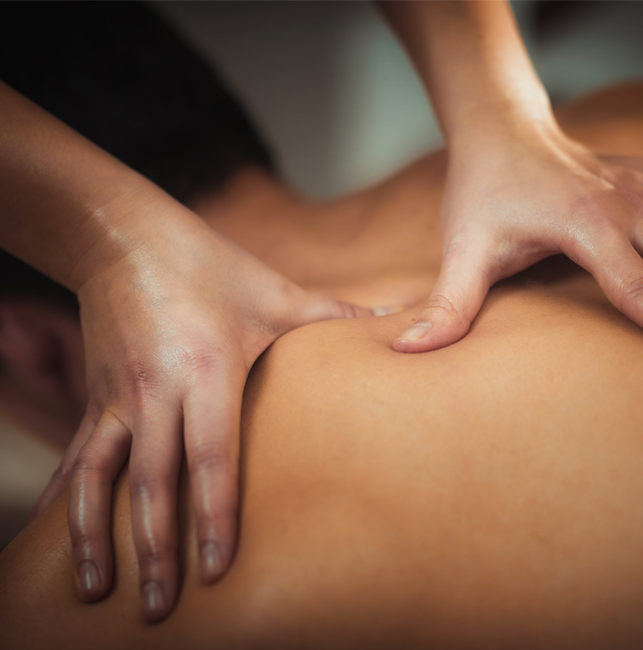 Massage therapy to relax muscle tissue